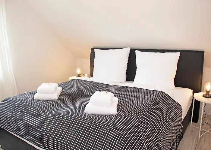 Blackncozy - Design Appartement Mit Boxspringbett Und Balkon