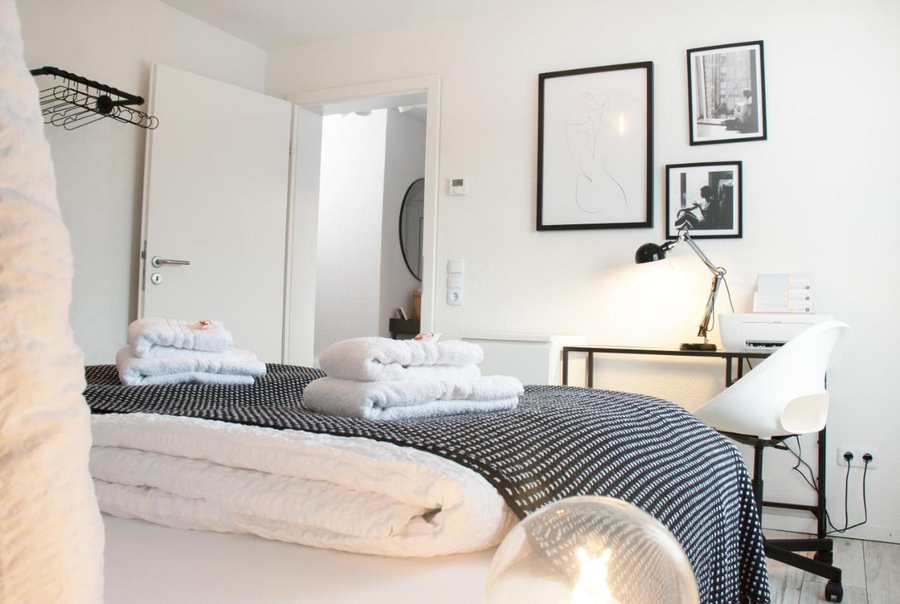 Blackncozy - Design Mit Boxspringbett Und Balkon Apartment Lorrach